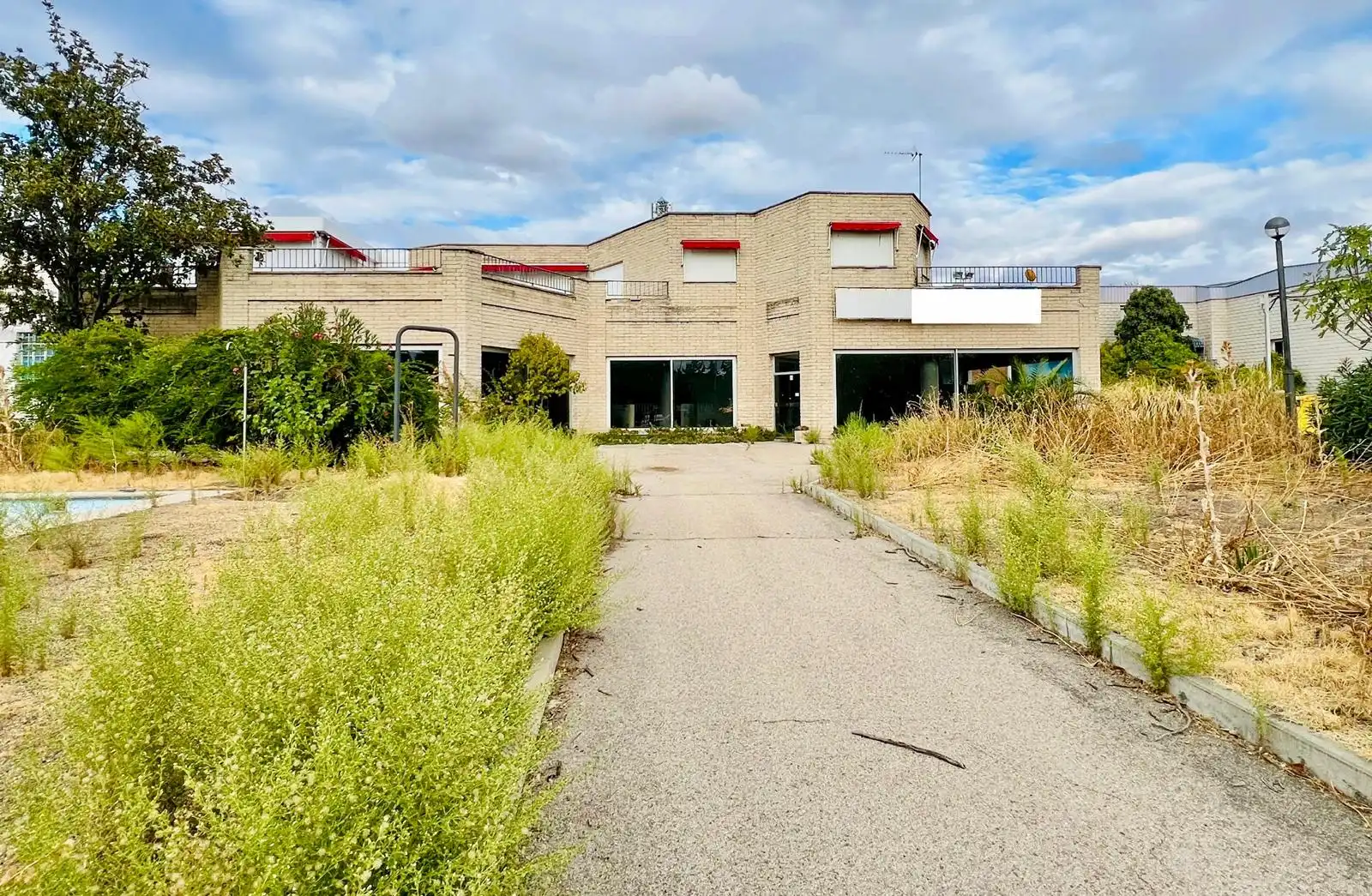 Außenansicht von Fabrikhallen zum Verkauf in Rivas-Vaciamadrid mit Heizung und Alarm