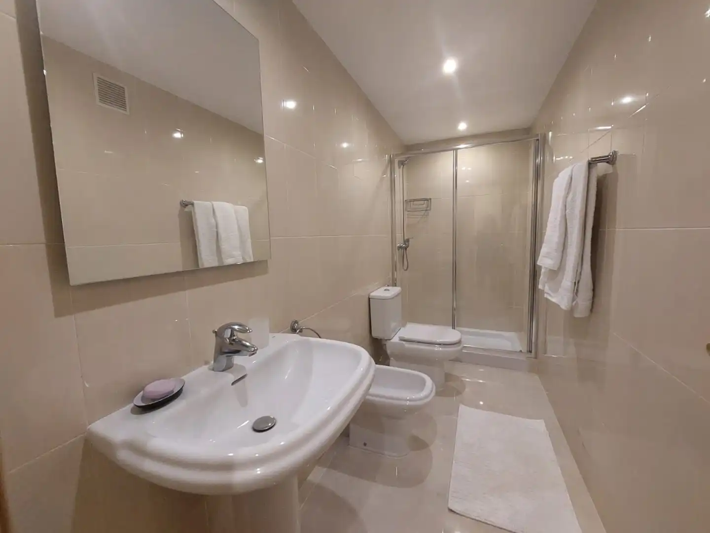 Badezimmer von Maisonette zum Verkauf in Benahavís mit Klimaanlage, Terrasse und Möbliert