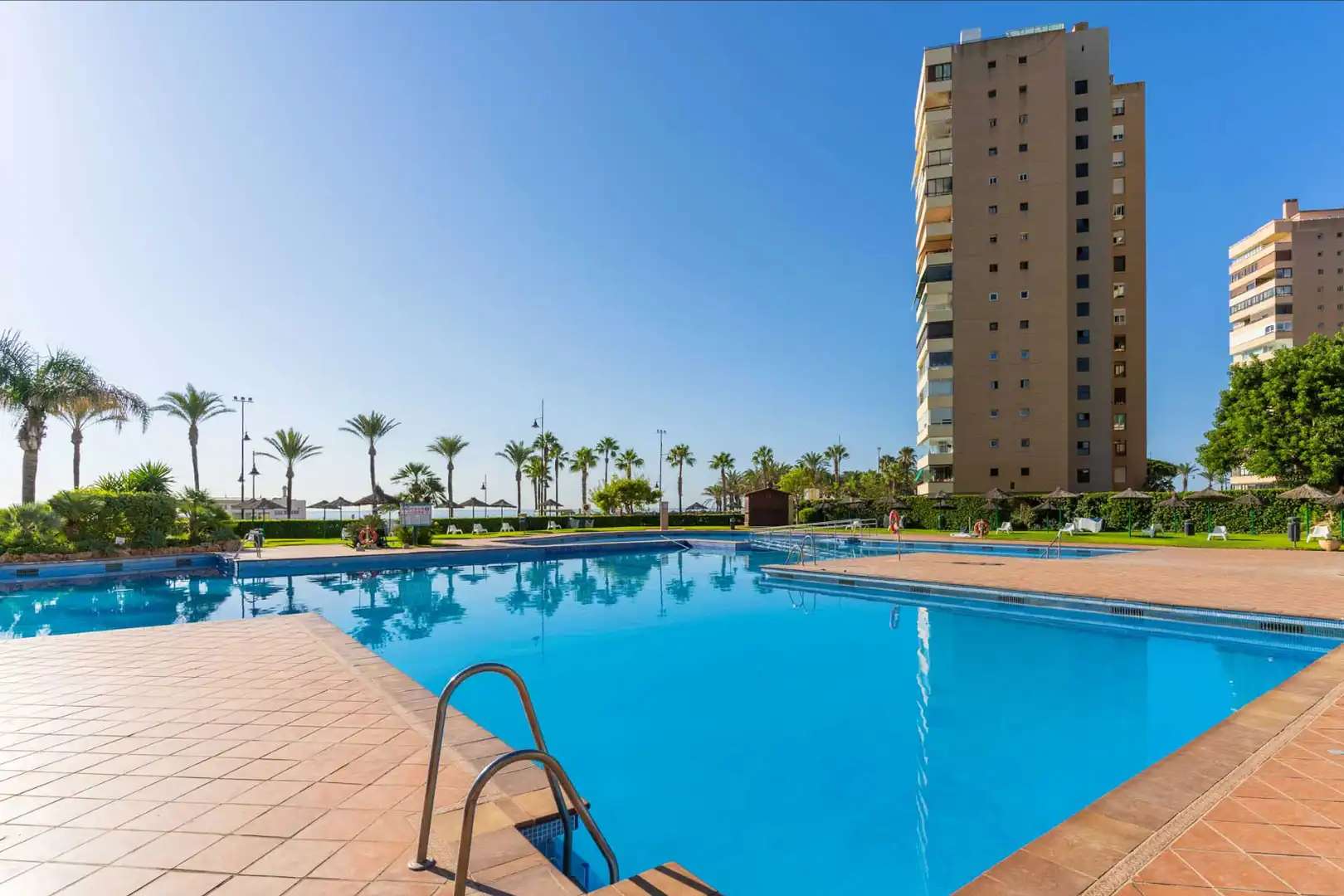 Swimming pool of Flat for sale in Torremolinos  with Air Conditioner, Terrace and Furnished