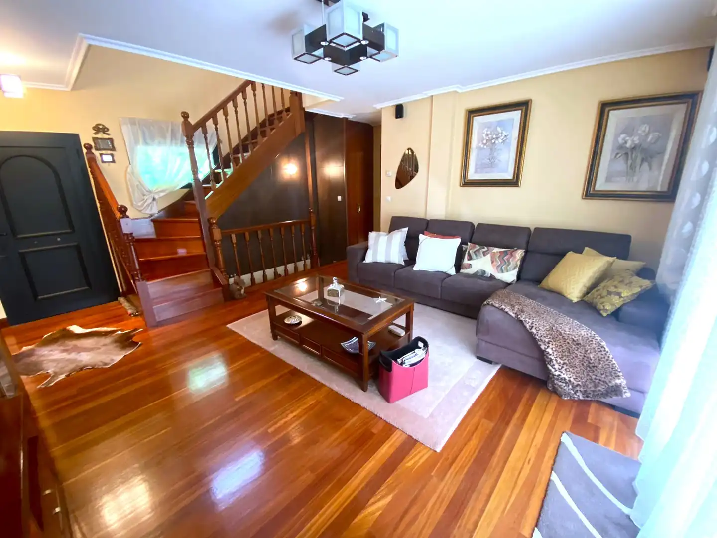 Living room of Houses for sale in Castro-Urdiales  with Heating, Private garden and Parquet flooring