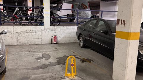 Parking en La Bòvila. Olvídate de dar vueltas.