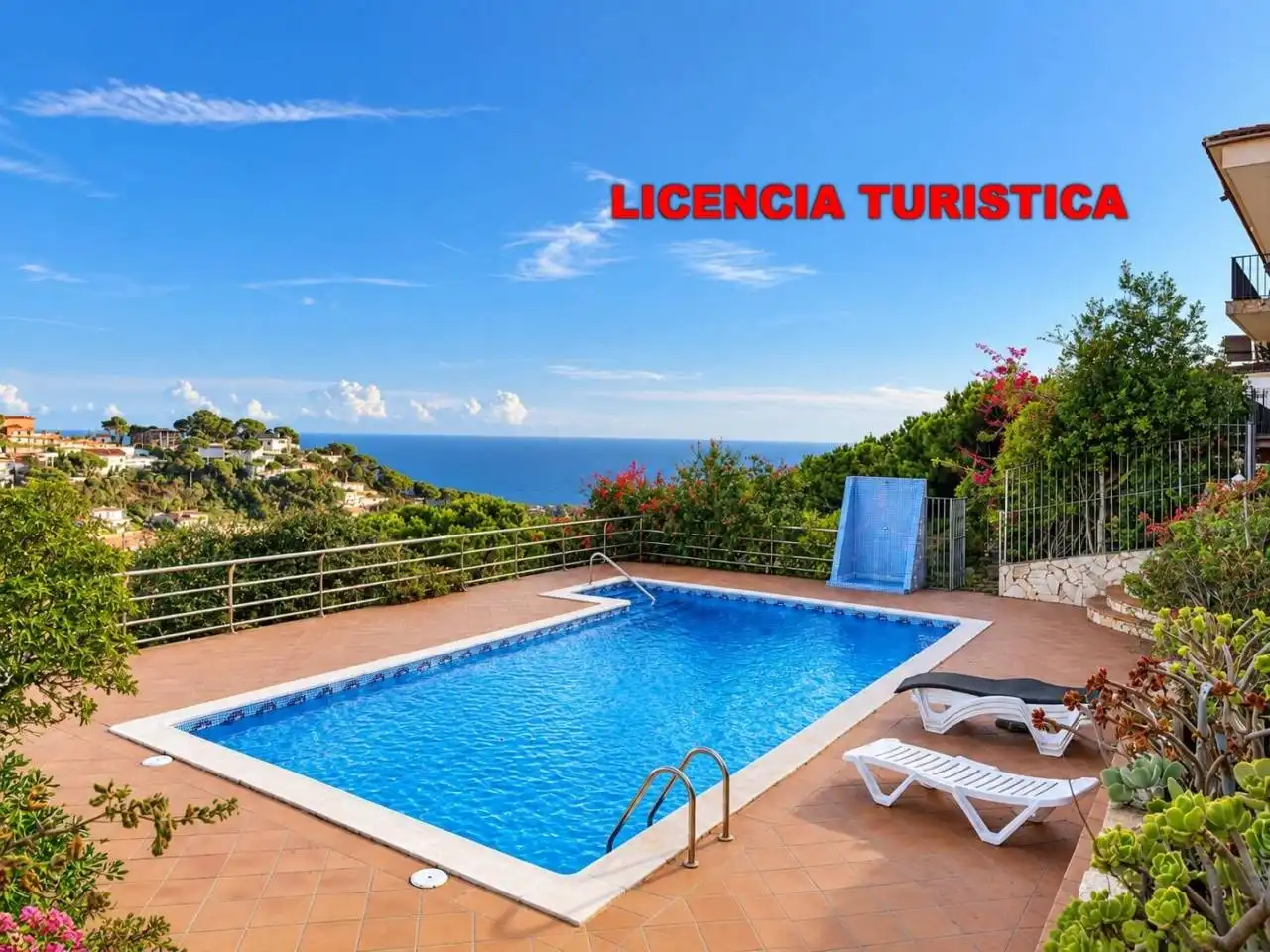 Casa con piscina en venta en Avenida Florada
