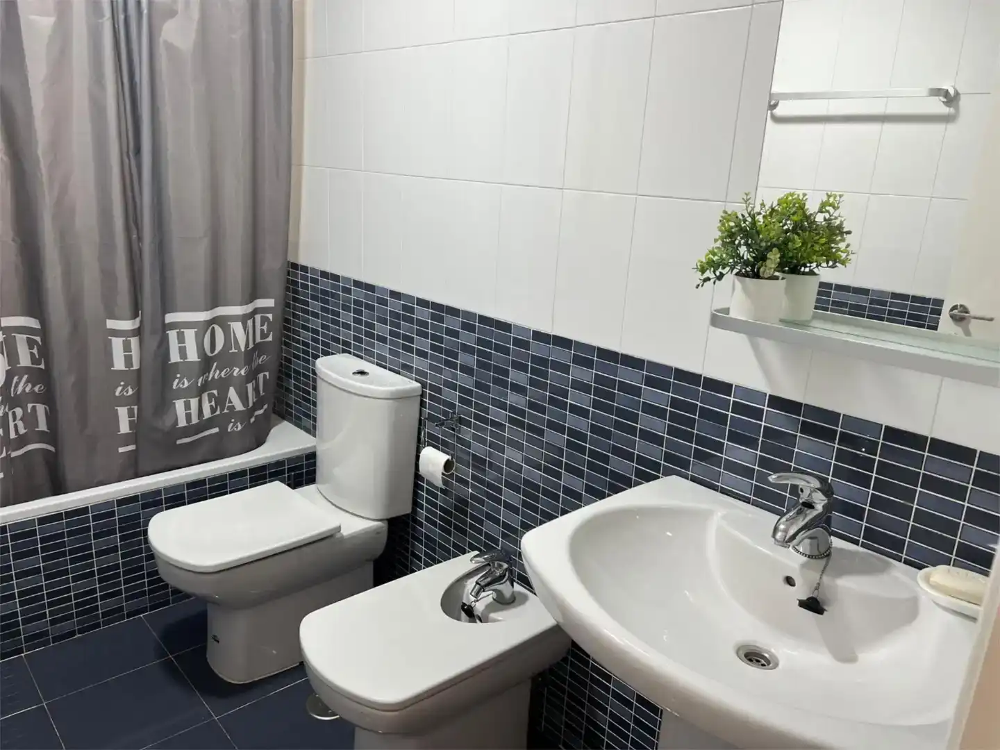 Bathroom of Flat for rent in Conil de la Frontera  with Air Conditioner, Private garden and Swimming Pool