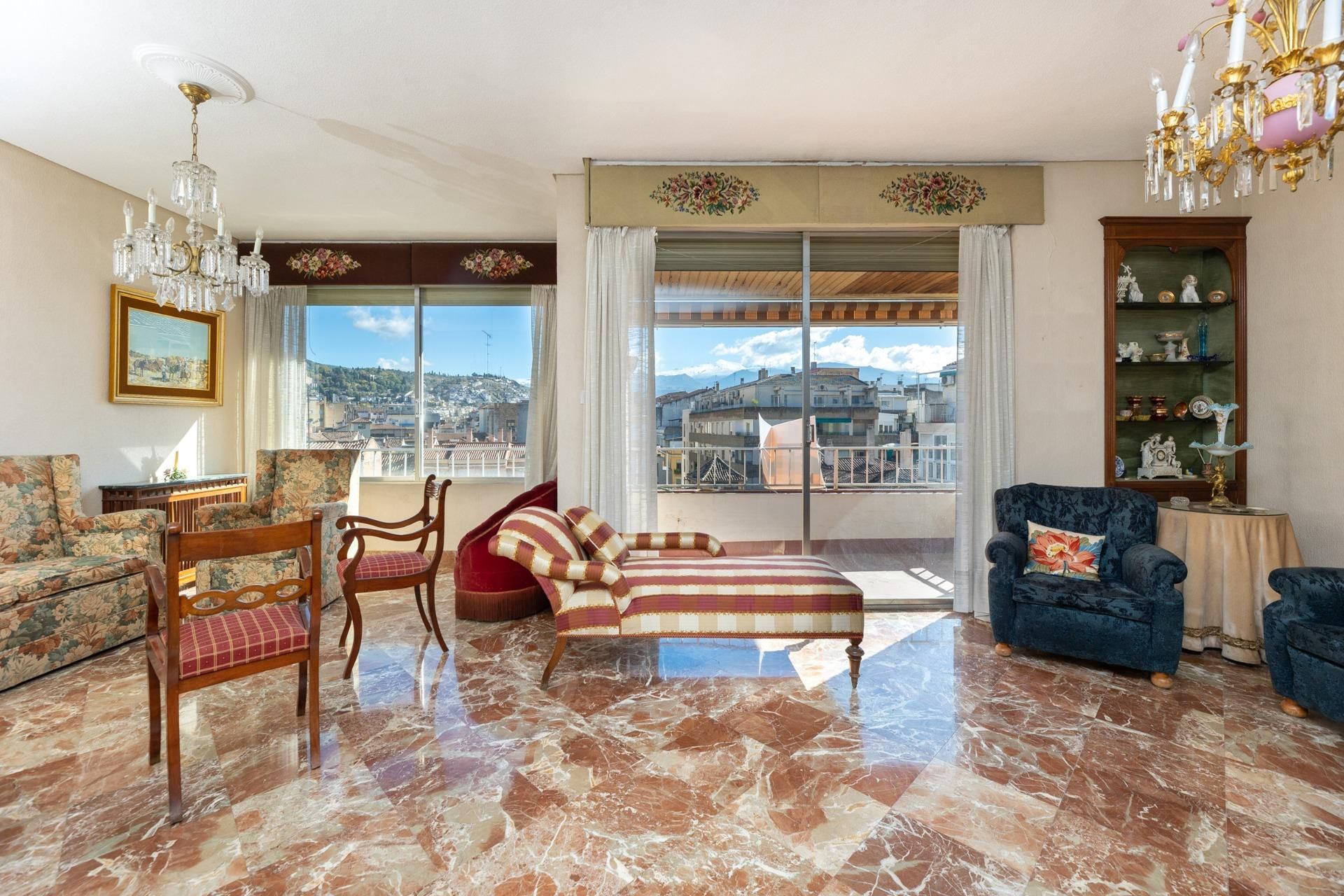 Sala d'estar de Pis en venda en  Granada Capital amb Calefacció i Terrassa