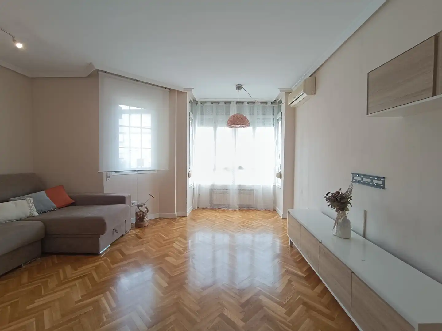 Sala d'estar de Pis de lloguer en Villanueva del Pardillo amb Aire condicionat, Calefacció i Parquet