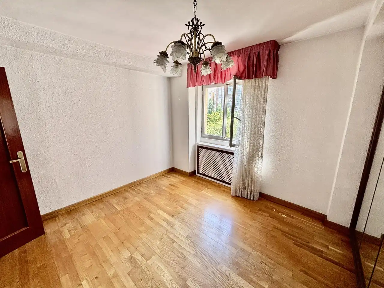 Bedroom of Flat for sale in Zaragoza  with Air Conditioner, Heating and Terrace