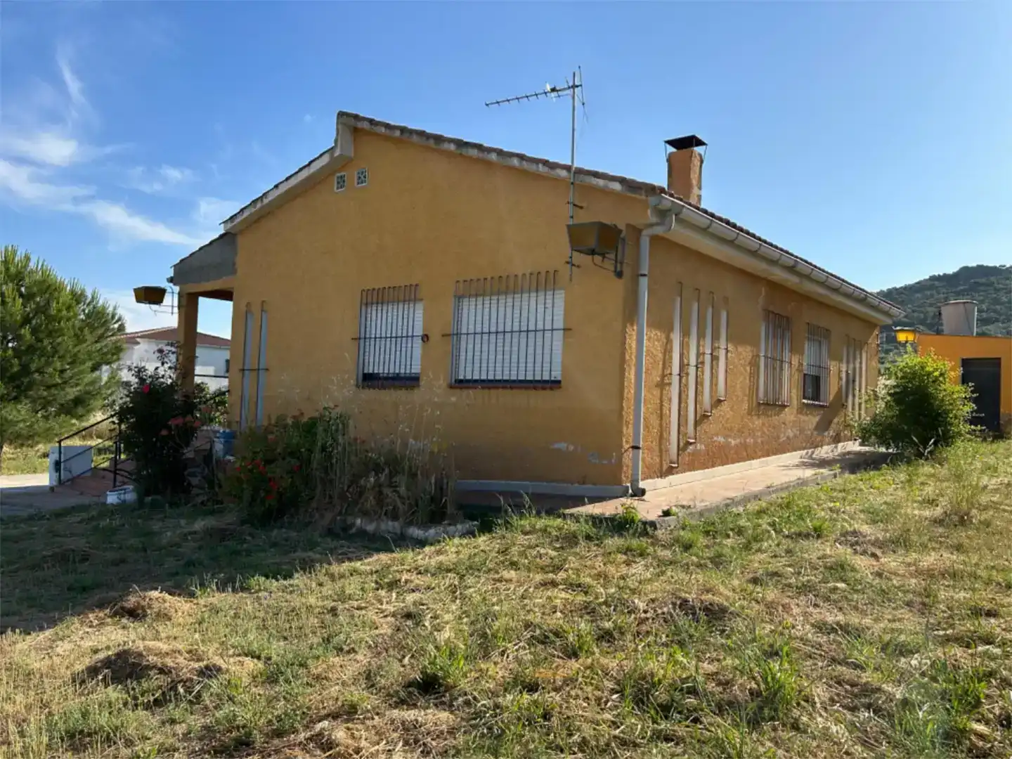 Vista exterior de Casa o xalet en venda en Cáceres amb Moblat