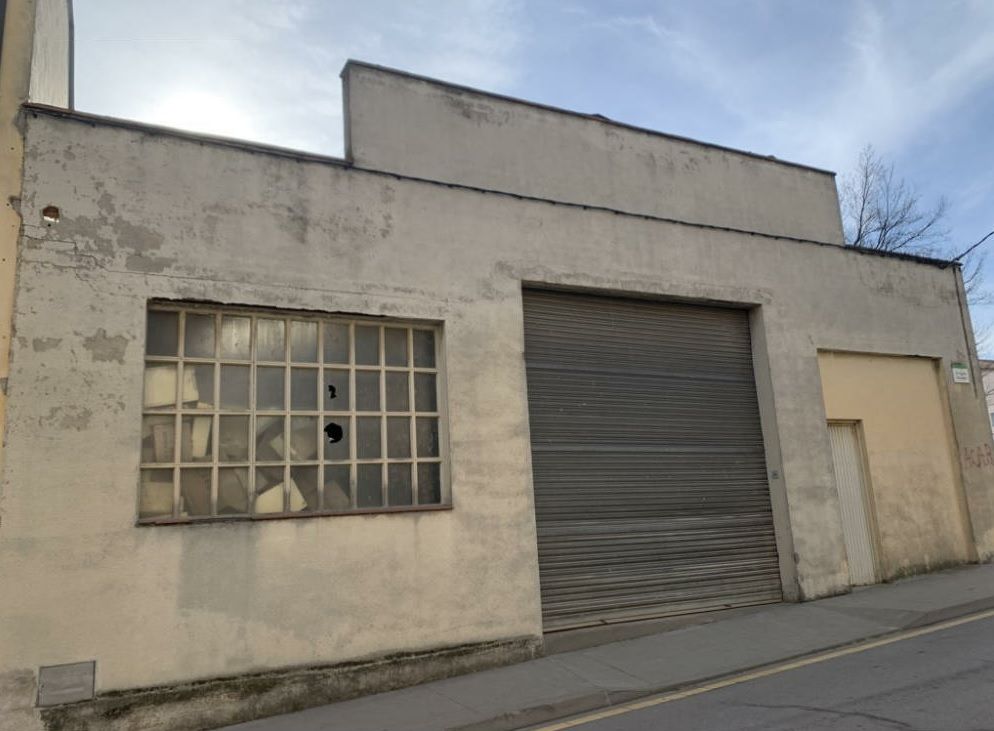 Vista exterior de Nave industrial en venta en Sant Hipòlit de Voltregà