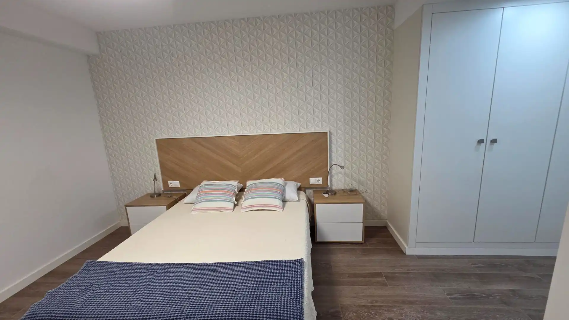 Habitación de Piso de alquiler en Valencia con Aire acondicionado, Amueblado y Horno