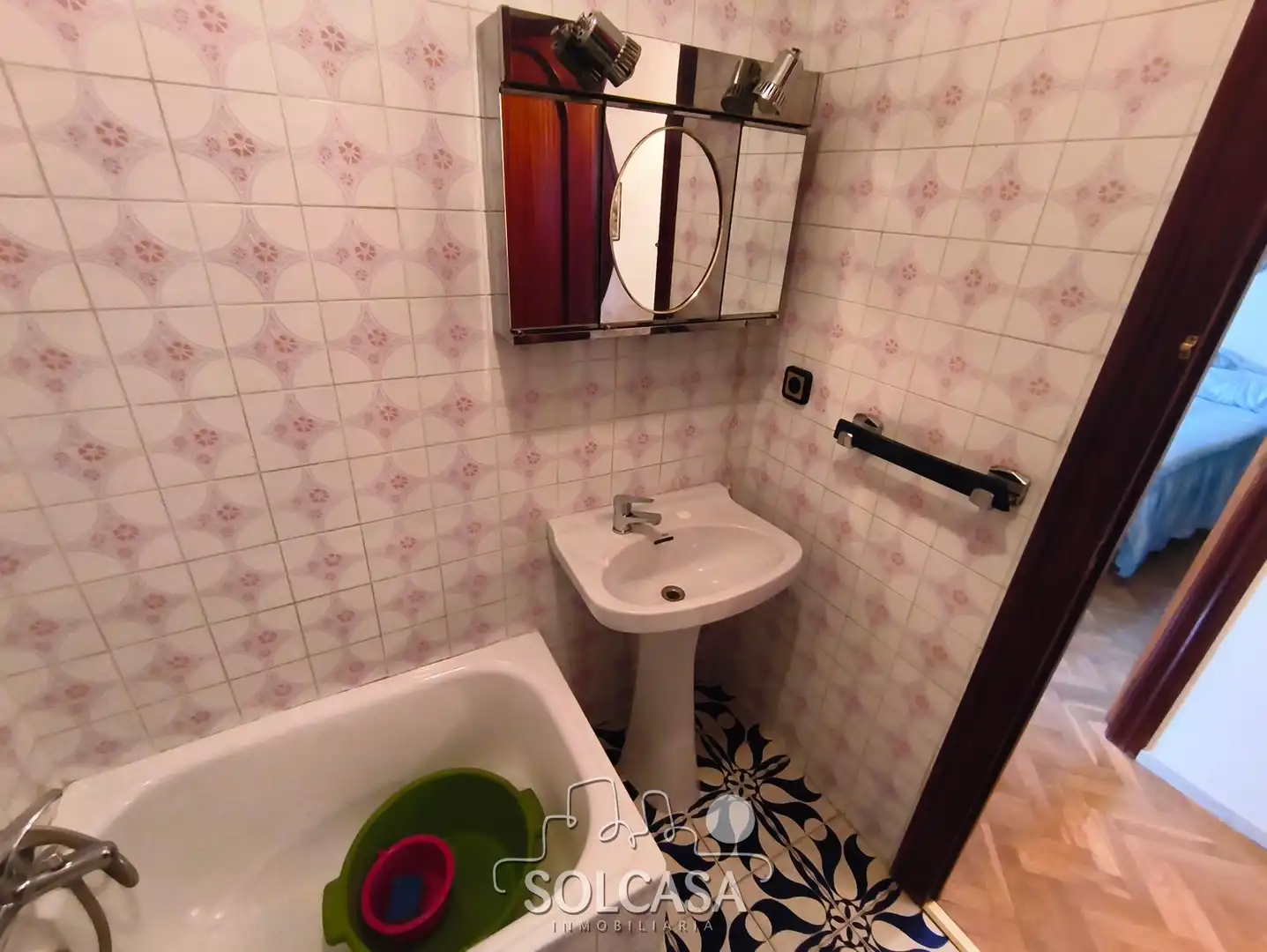 Bathroom of Flat for sale in Valladolid  with Heating, Parquet flooring and Balcony