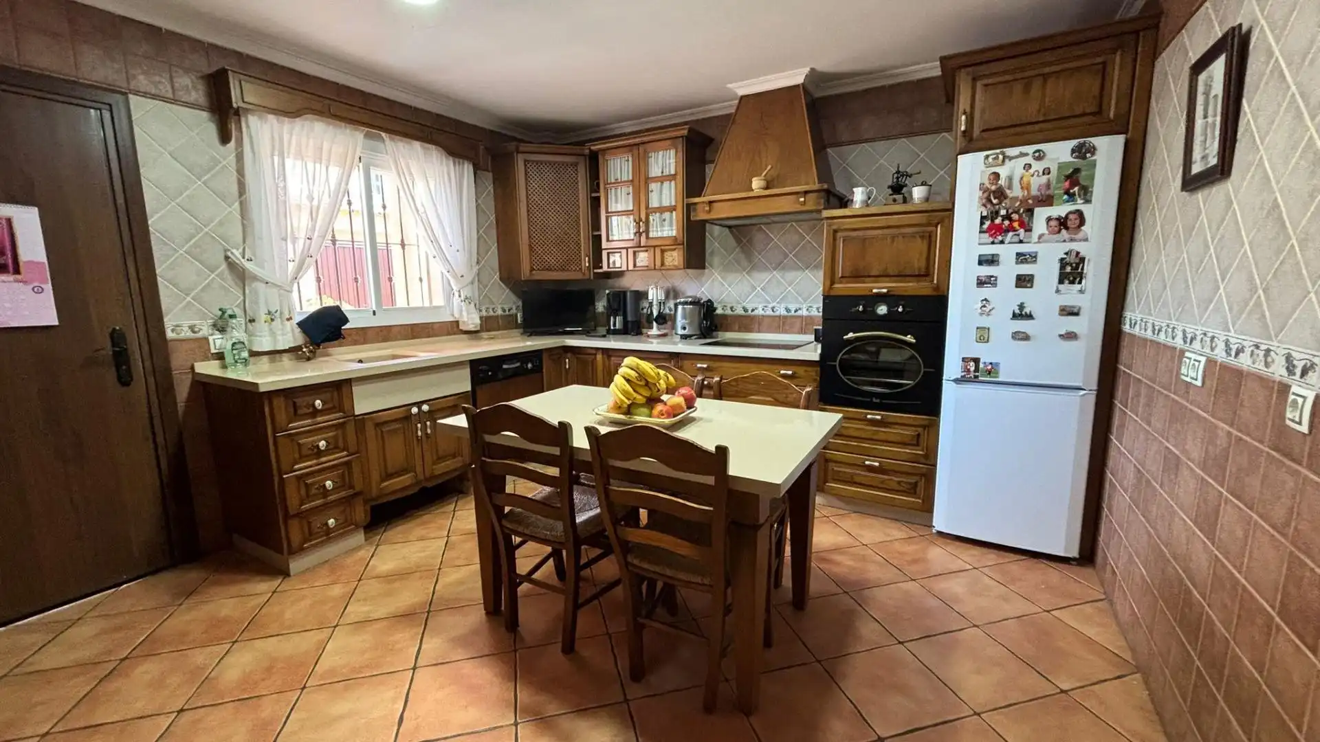 Cuina de Casa o xalet en venda en Chiclana de la Frontera amb Aire condicionat, Jardí privat i Traster