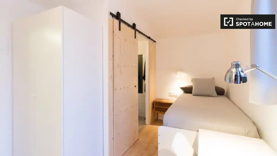Bedroom of Flat for rent in Barcelona  with Air Conditioner, Heating and Furnished