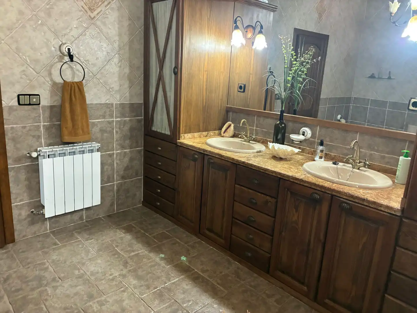 Baño de Finca rústica en venta en Cabezuela del Valle con Calefacción, Jardín privado y Terraza