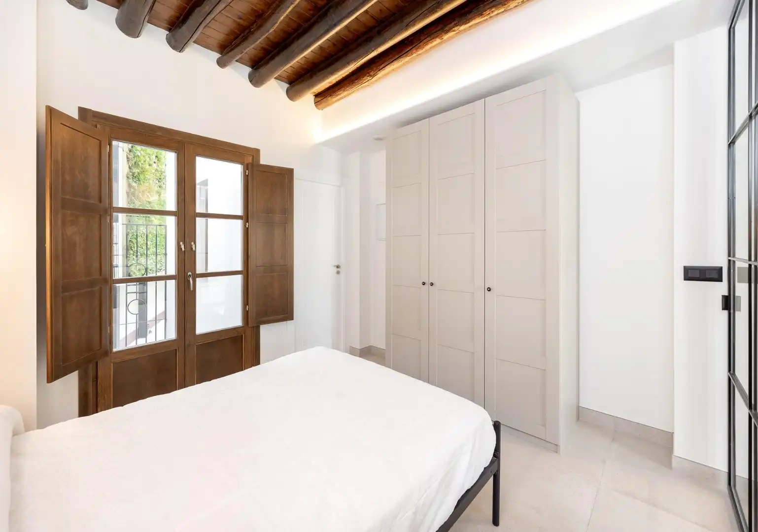 Bedroom of Apartments for rent in Granada  with Air Conditioner, Heating and Furnished