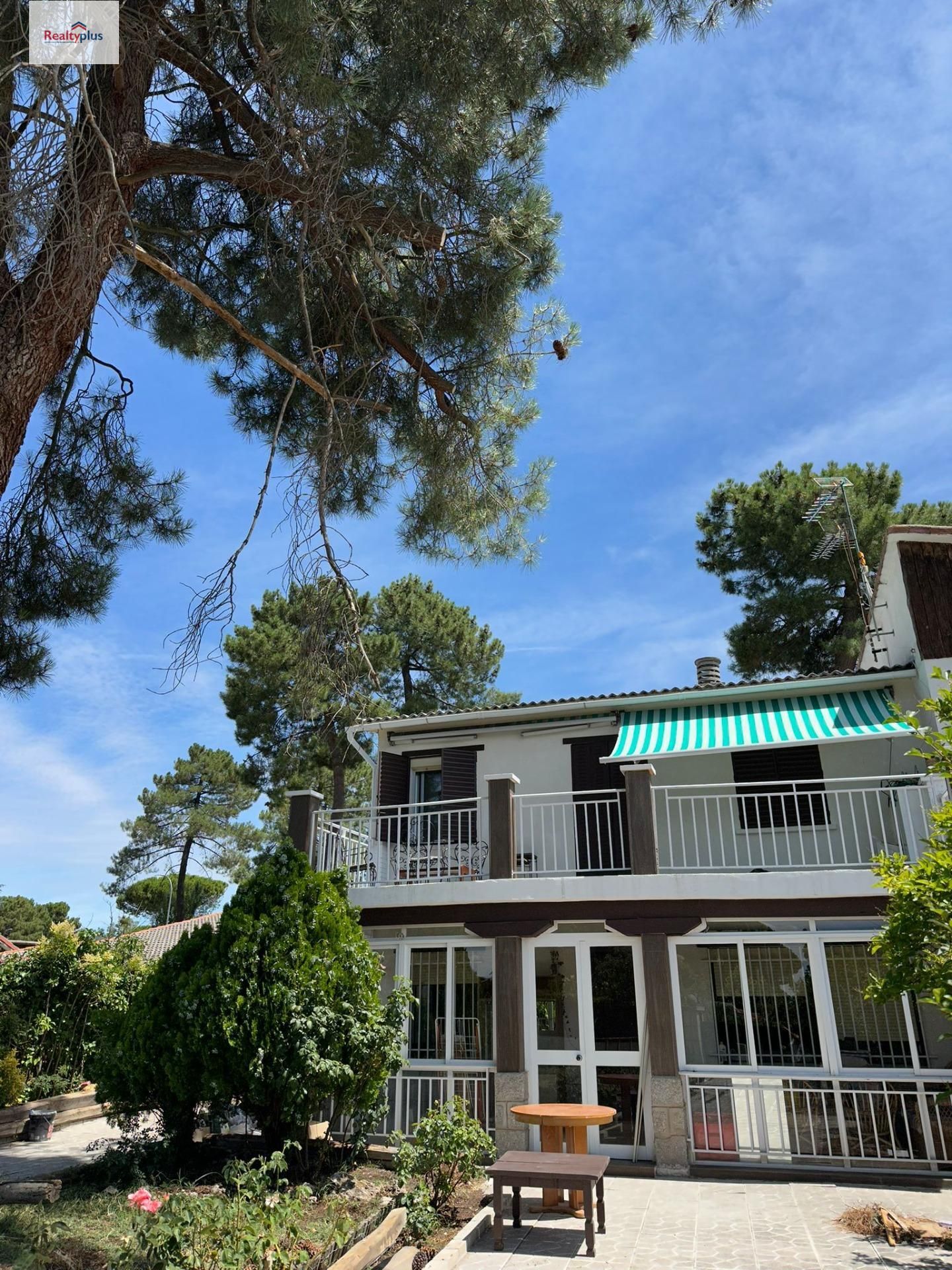 Vista exterior de Casa adosada en venda en Maello amb Calefacció, Jardí privat i Terrassa