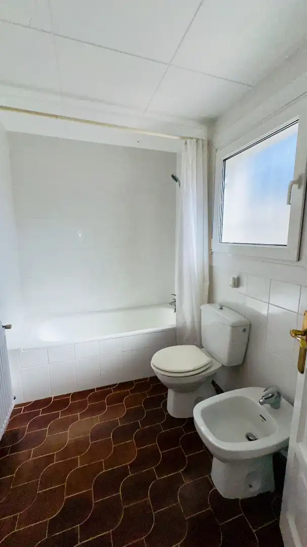 Baño de Casa o chalet en venta en L'Estartit con Aire acondicionado, Calefacción y Jardín privado
