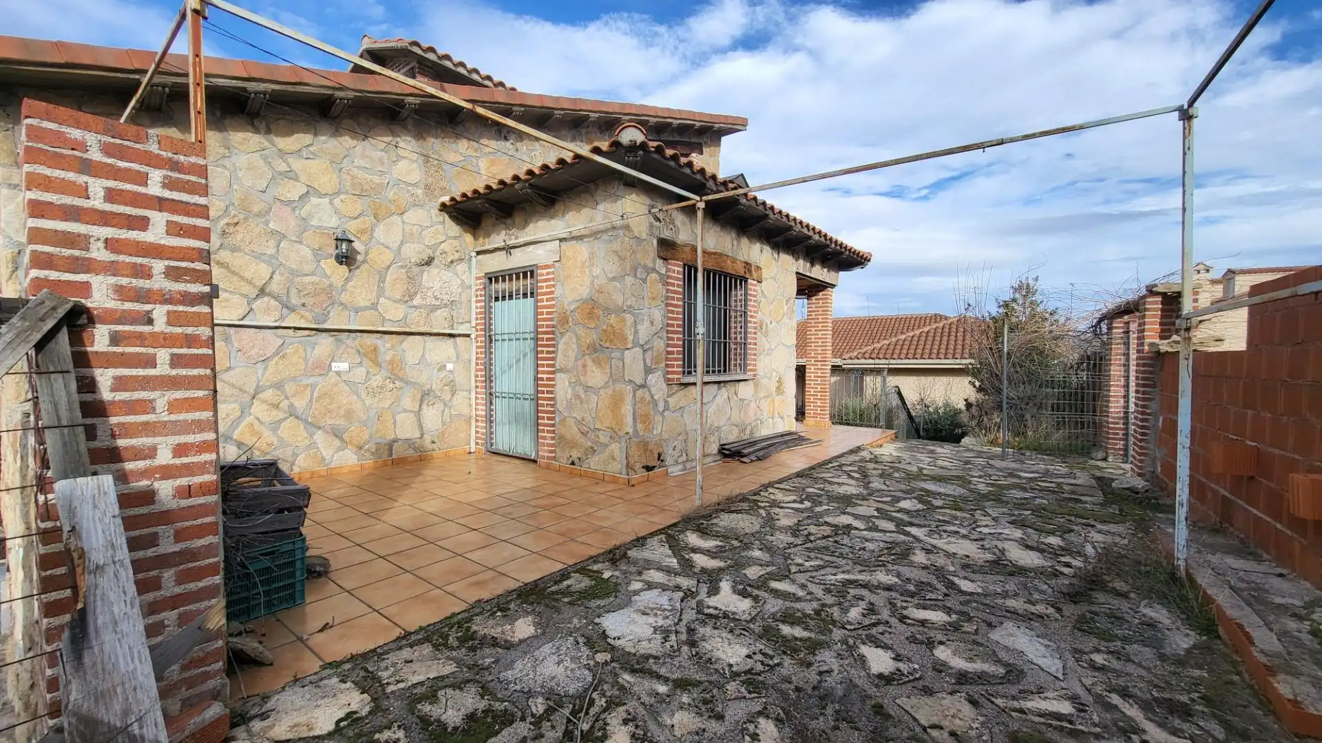 Vista exterior de Casa o xalet en venda en Villanueva de Ávila amb Jardí privat, Terrassa i Traster