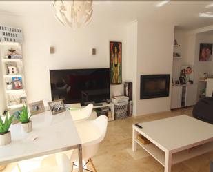 Sala d'estar de Casa adosada en venda en Hondón de las Nieves / El Fondó de les Neus amb Calefacció, Jardí privat i Parquet