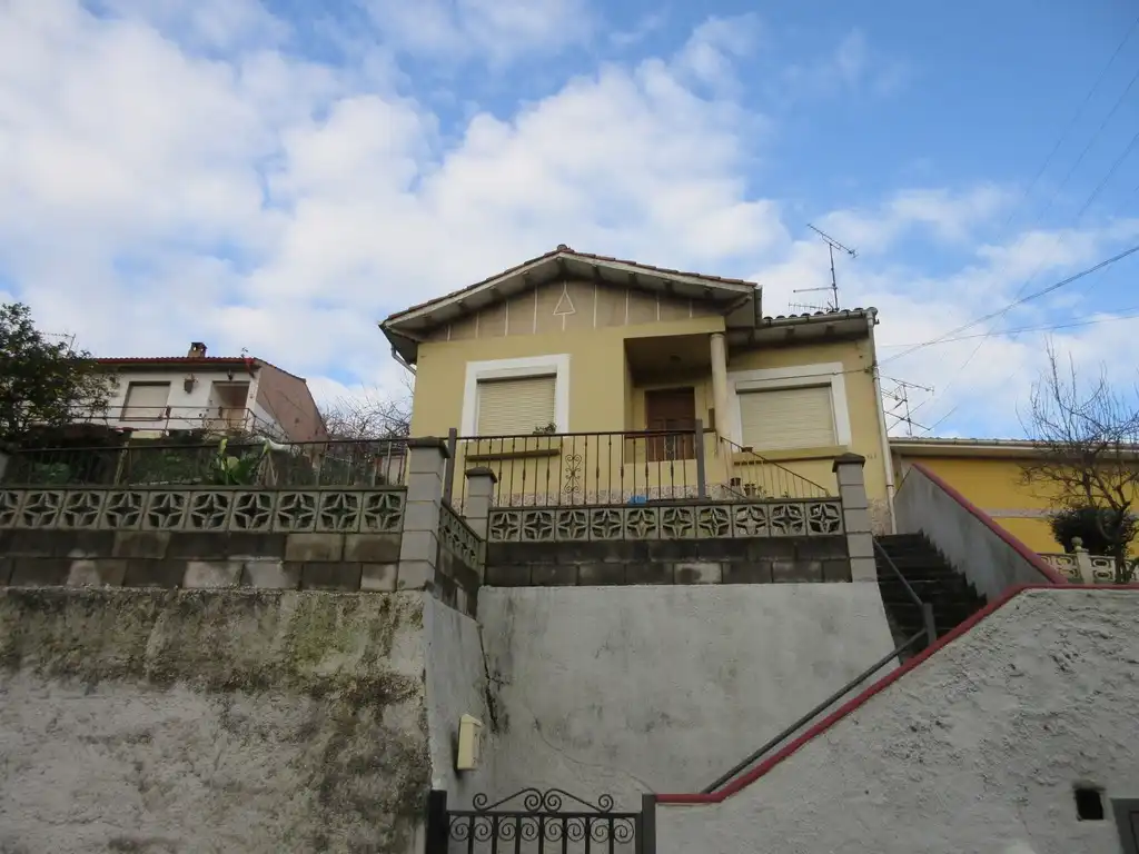 Vista exterior de Piso en venta en Avilés