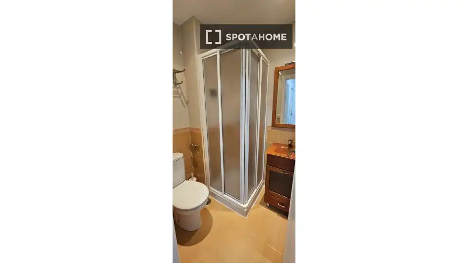 Baño de Piso de alquiler en Alcalá de Henares con Aire acondicionado, Calefacción y Amueblado
