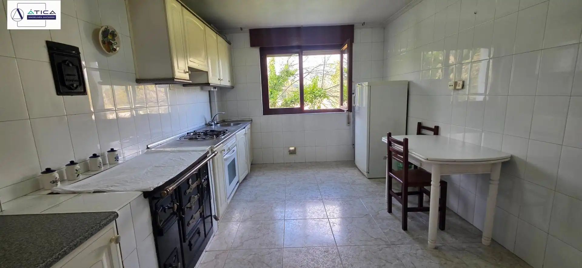 Cocina de Finca rústica en venta en Bárcena de Cicero con Jardín privado y Amueblado