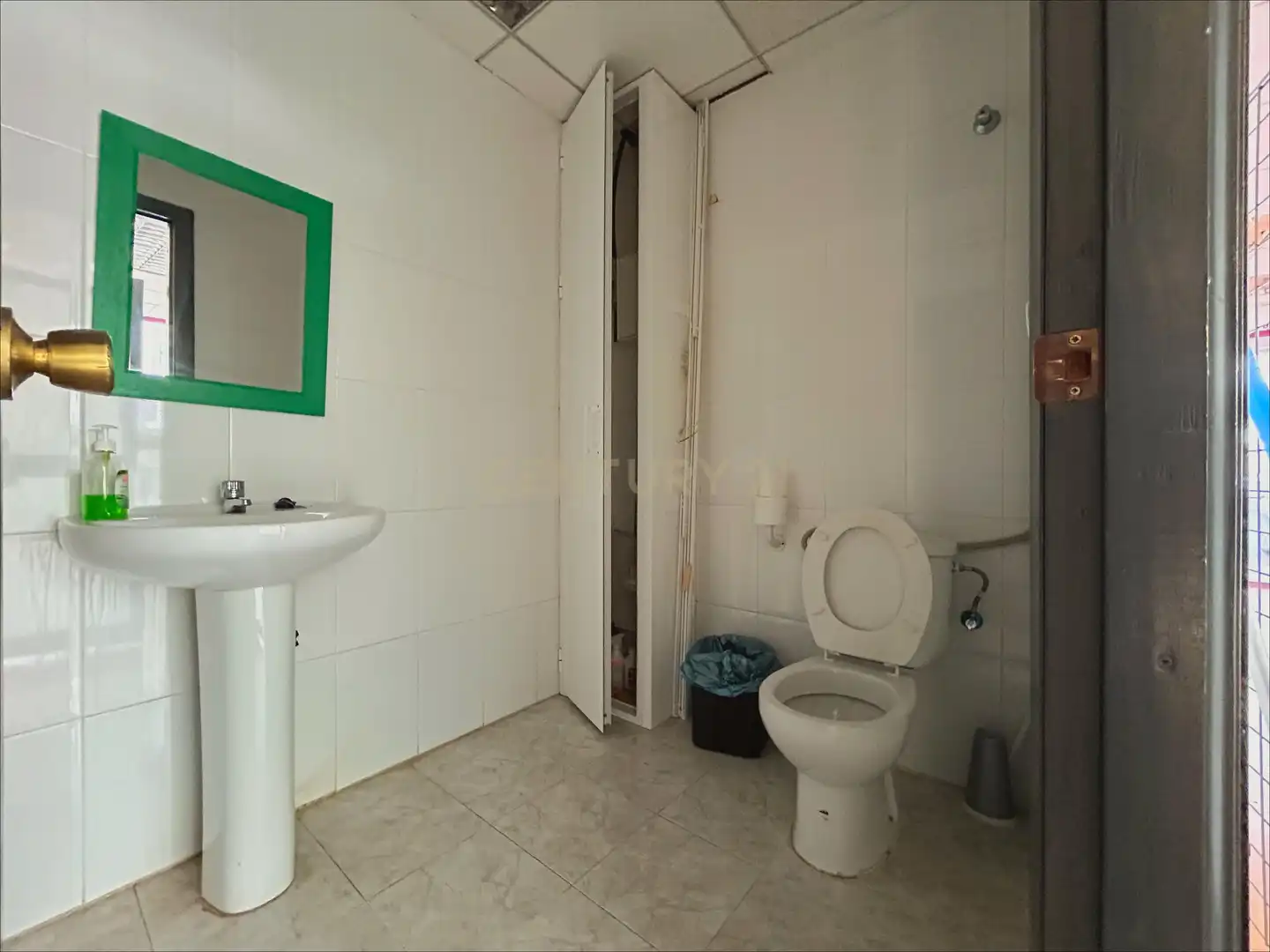 Baño de Local en venta en Benalmádena