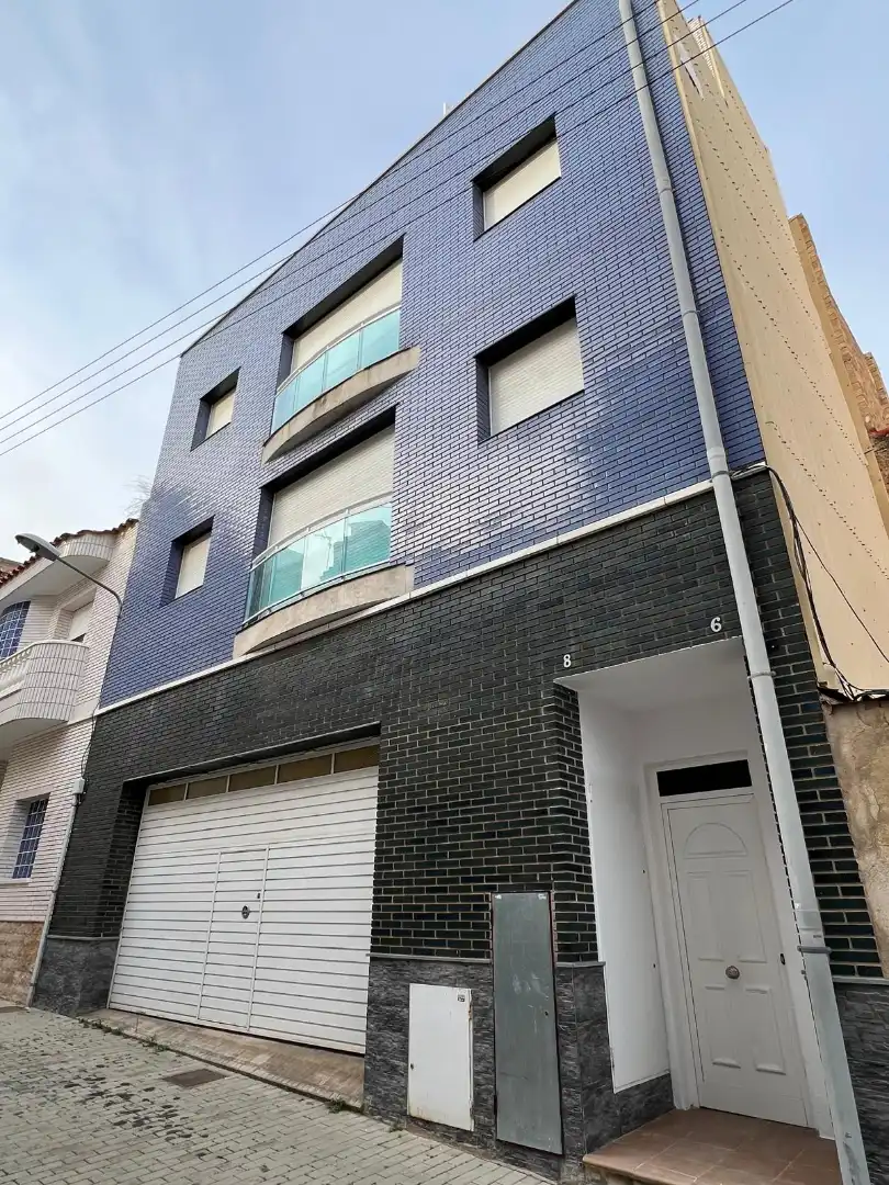 Vista exterior de Edifici en venda en La Ràpita amb Alarma