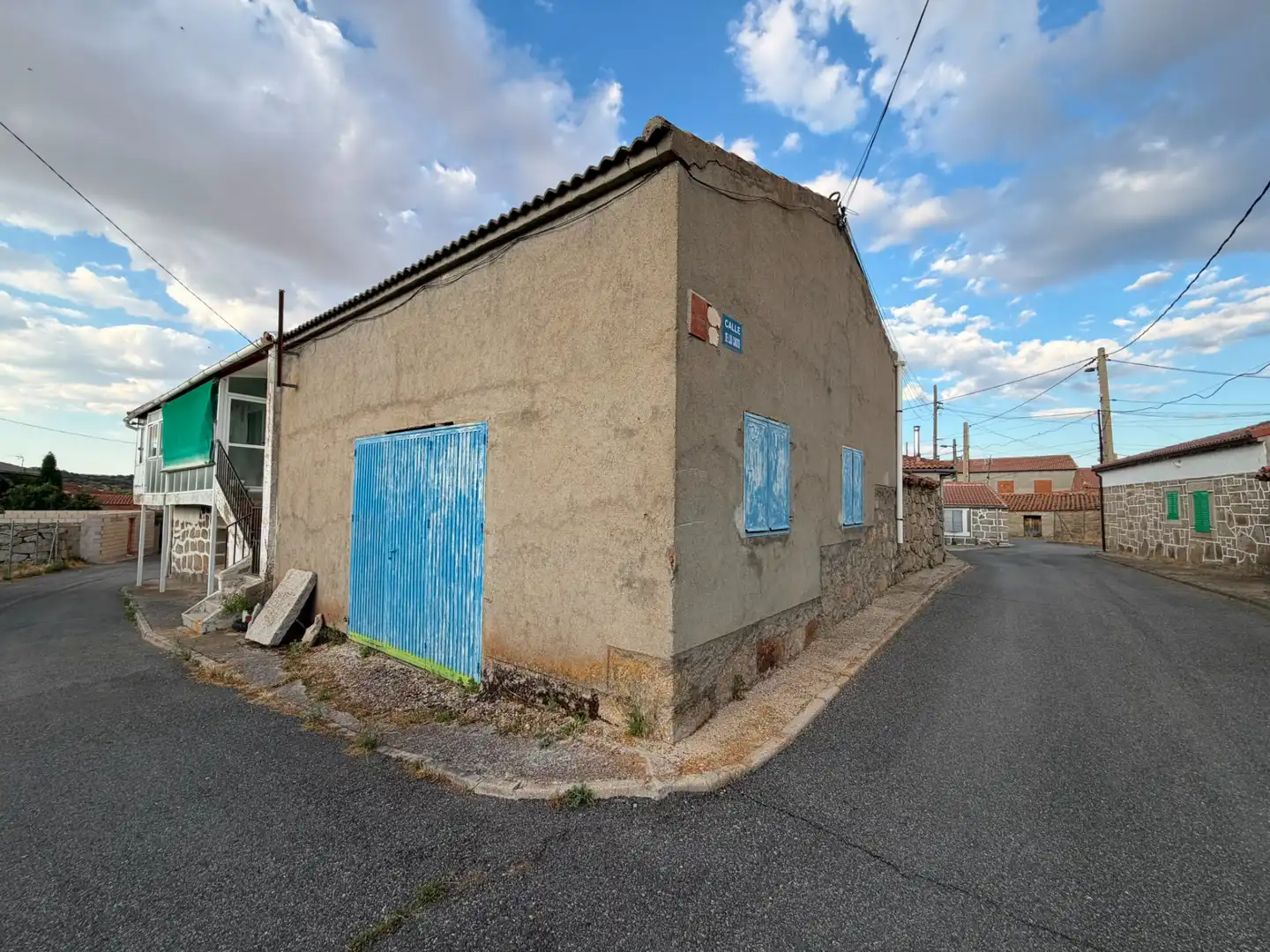 Vista exterior de Nave industrial en venta en Solosancho