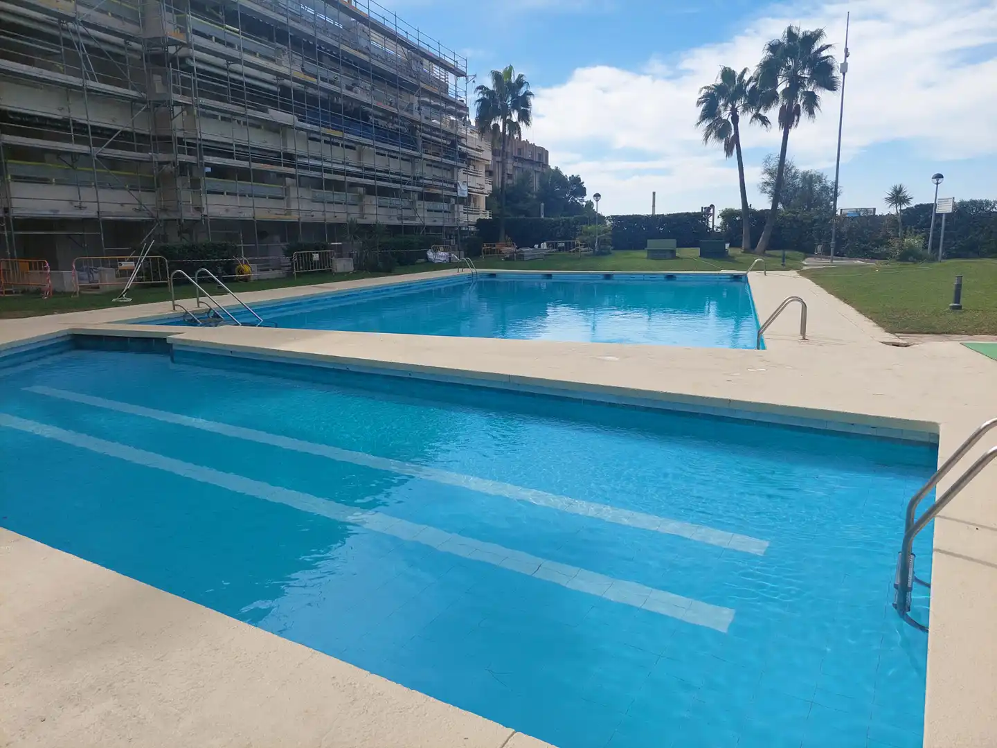 Piscina de Apartamento en venta en Salou con Terraza, Amueblado y Piscina comunitaria