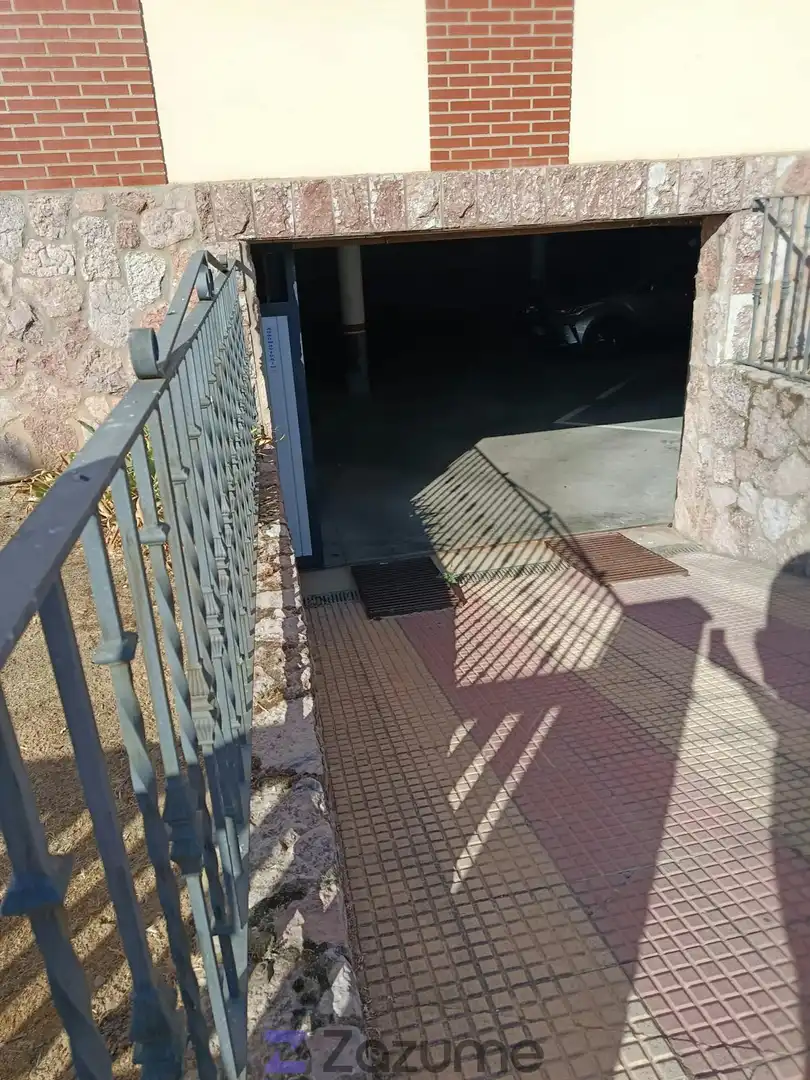 Parkplatz von Wohnung zur Miete in Valverde de la Virgen mit Heizung, Parkett und Möbliert