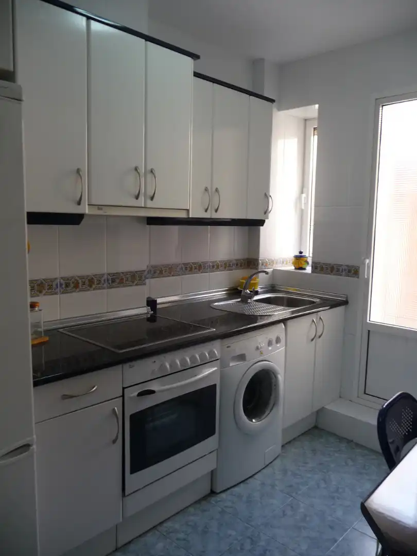 Cuina de Apartament de lloguer en Zaragoza amb Calefacció, Moblat i Forn