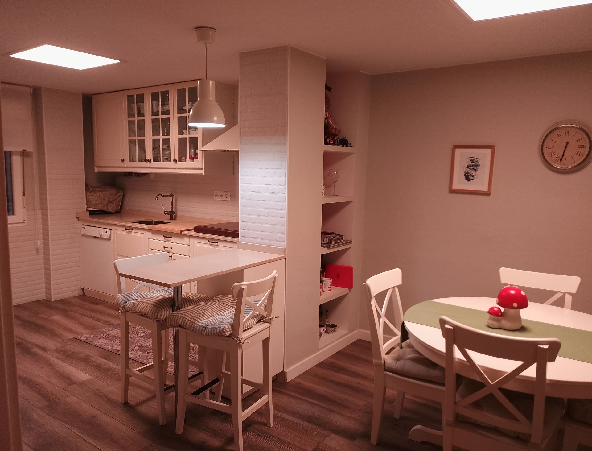 Cuina de Pis en venda en Gijón  amb Calefacció, Parquet i Moblat