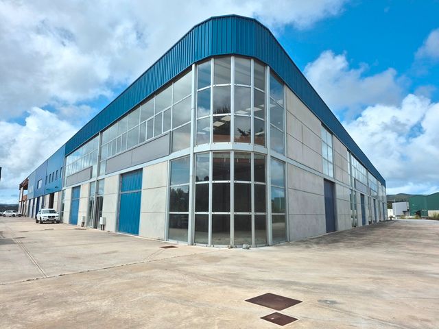 Vista exterior de Nau industrial en venda en Narón