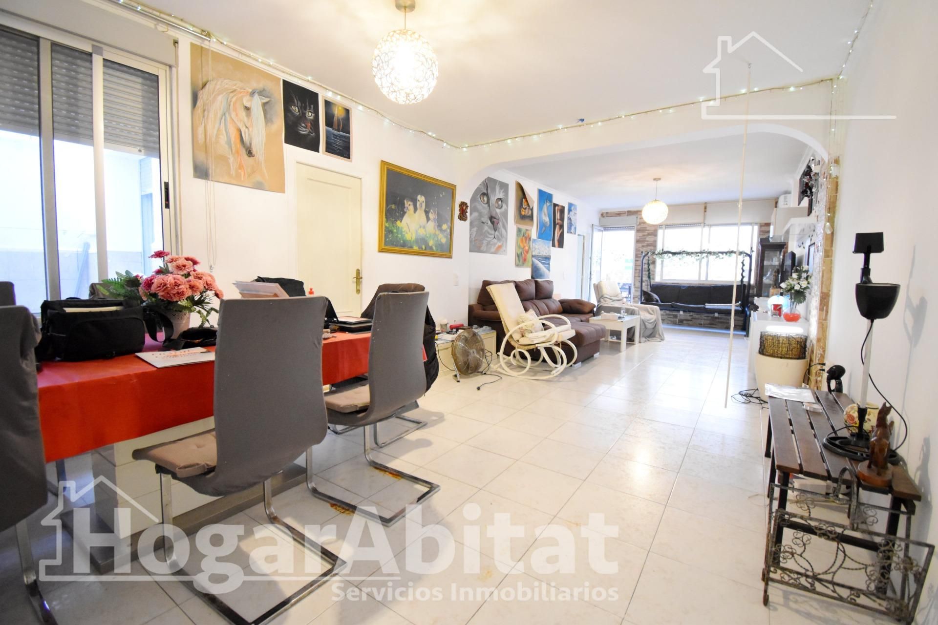 Sala d'estar de Pis en venda en Gandia amb Aire condicionat, Terrassa i Moblat