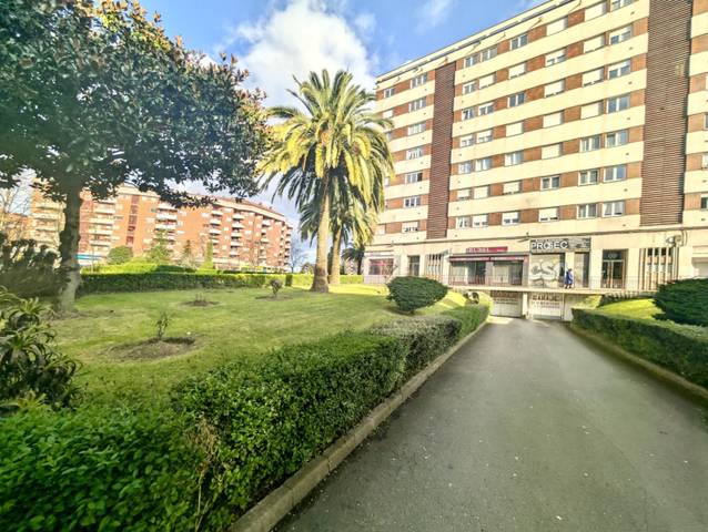 Local comercial en Venta en Oviedo - Calle Pintor Rivera, 10 en Teatinos - Los Prados
