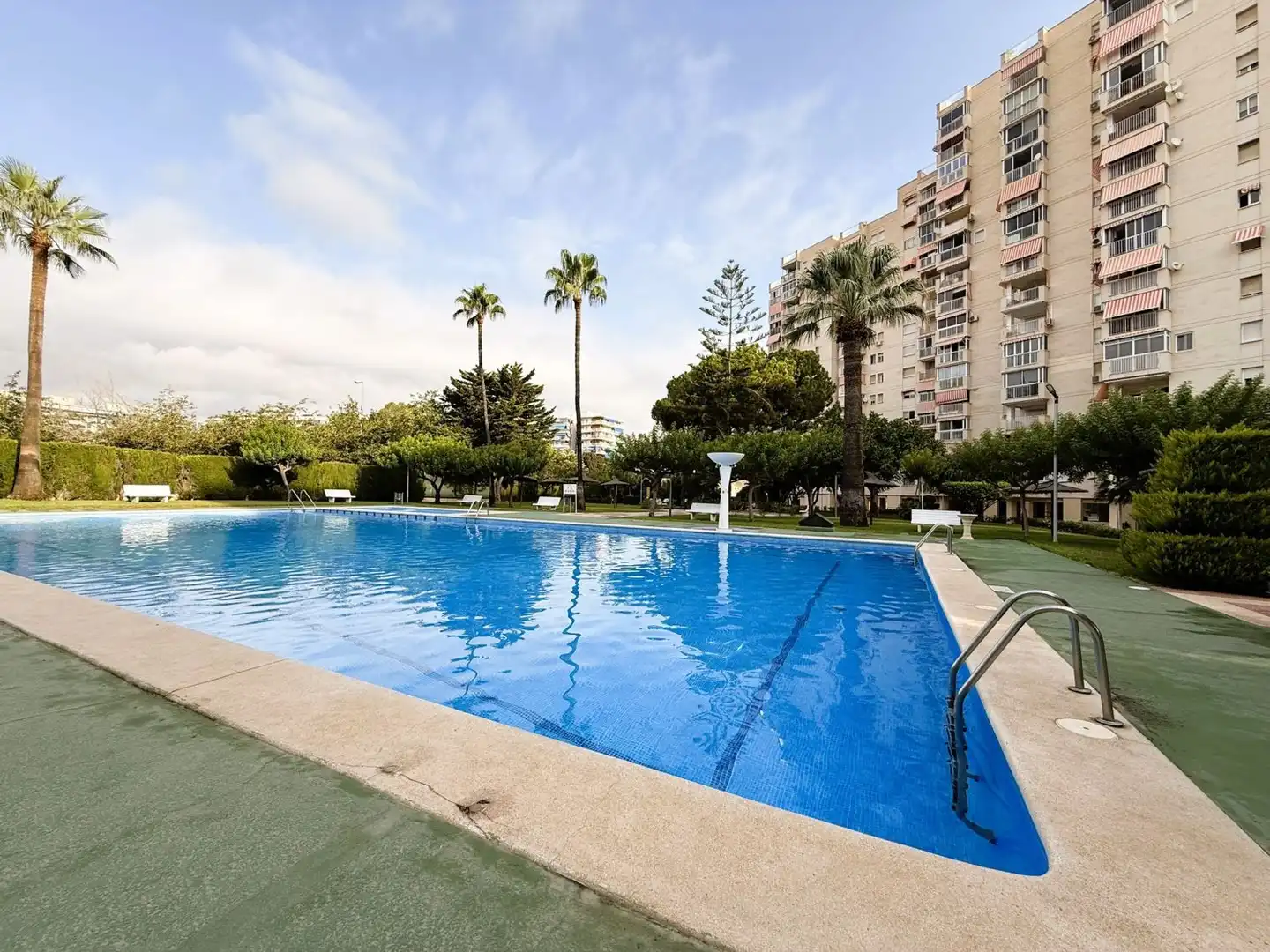 Piscina de Pis en venda en Alicante / Alacant amb Aire condicionat, Calefacció i Terrassa