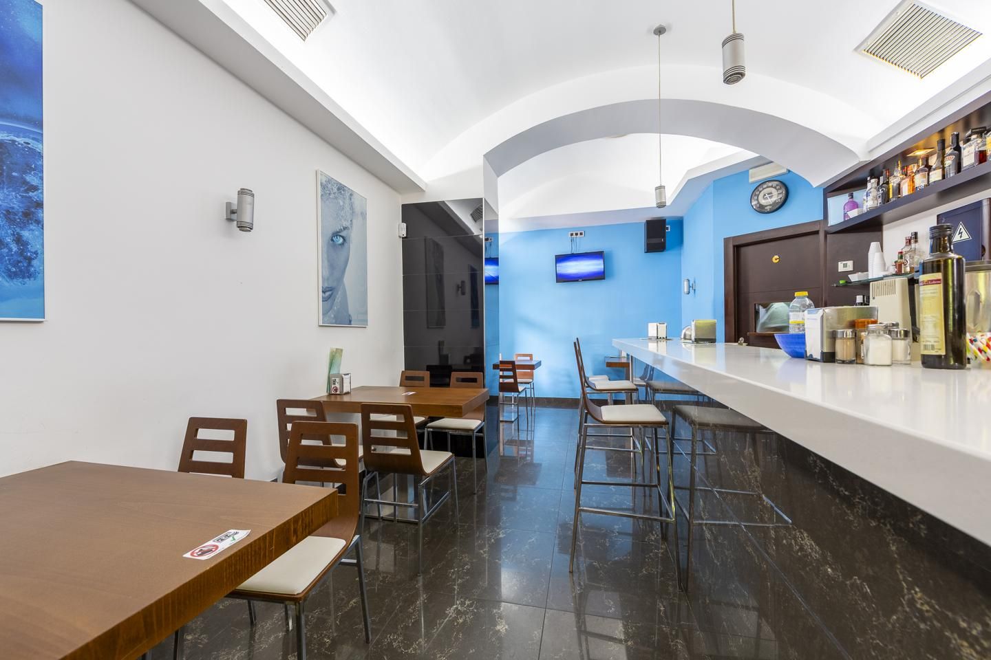 Premises for sale in General Moscardó, Oliveros - Altamira