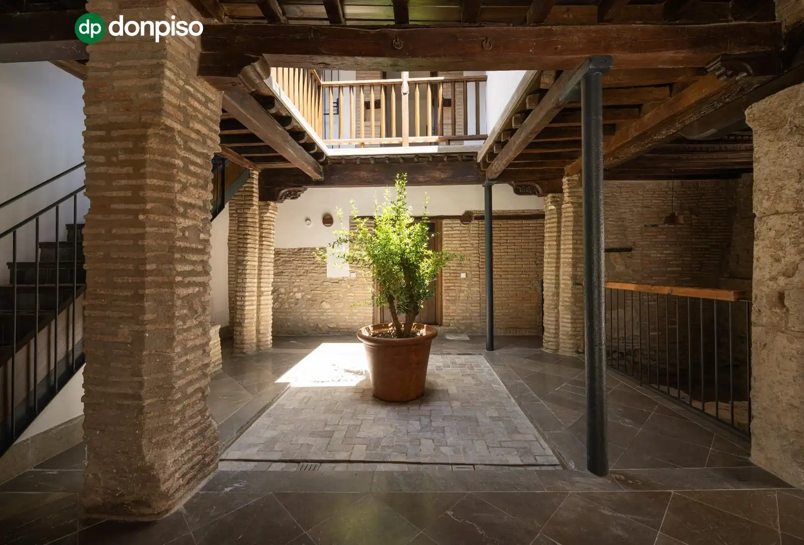 Flat for sale in Granada  with Air Conditioner