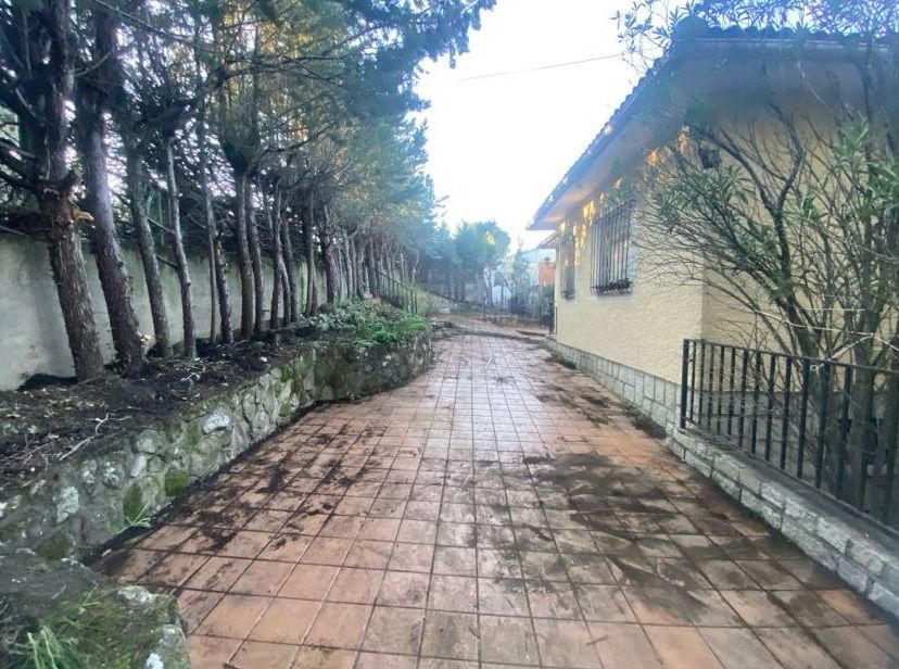 Casa adosada en venda a C/ Pontevedra , Villa del Prado