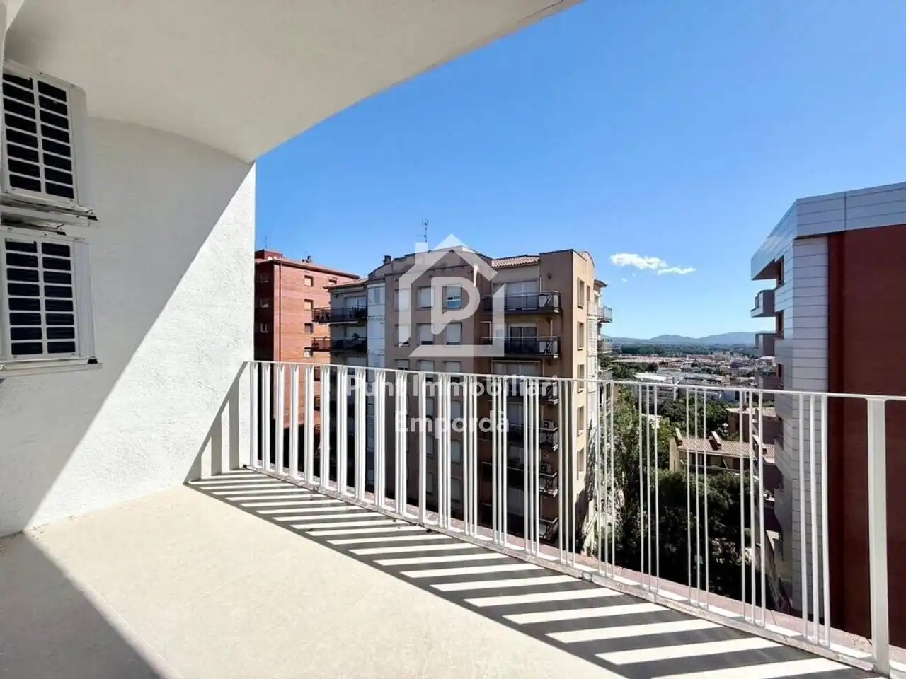 Außenansicht von Wohnung zum Verkauf in Figueres mit Klimaanlage, Heizung und Terrasse