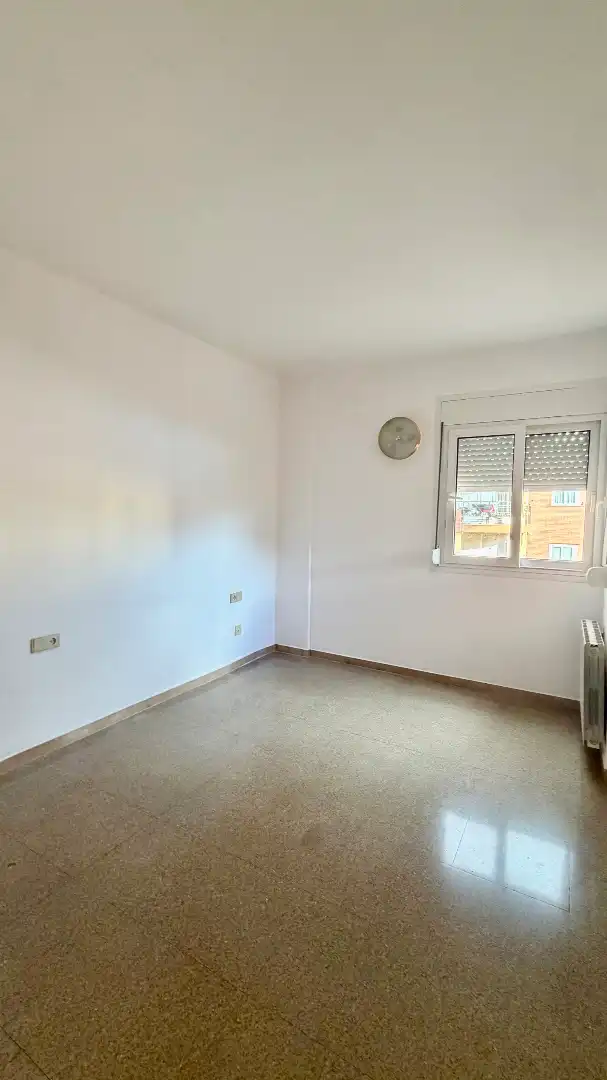 Schlafzimmer von Wohnung zum Verkauf in Figueres mit Klimaanlage, Heizung und Möbliert
