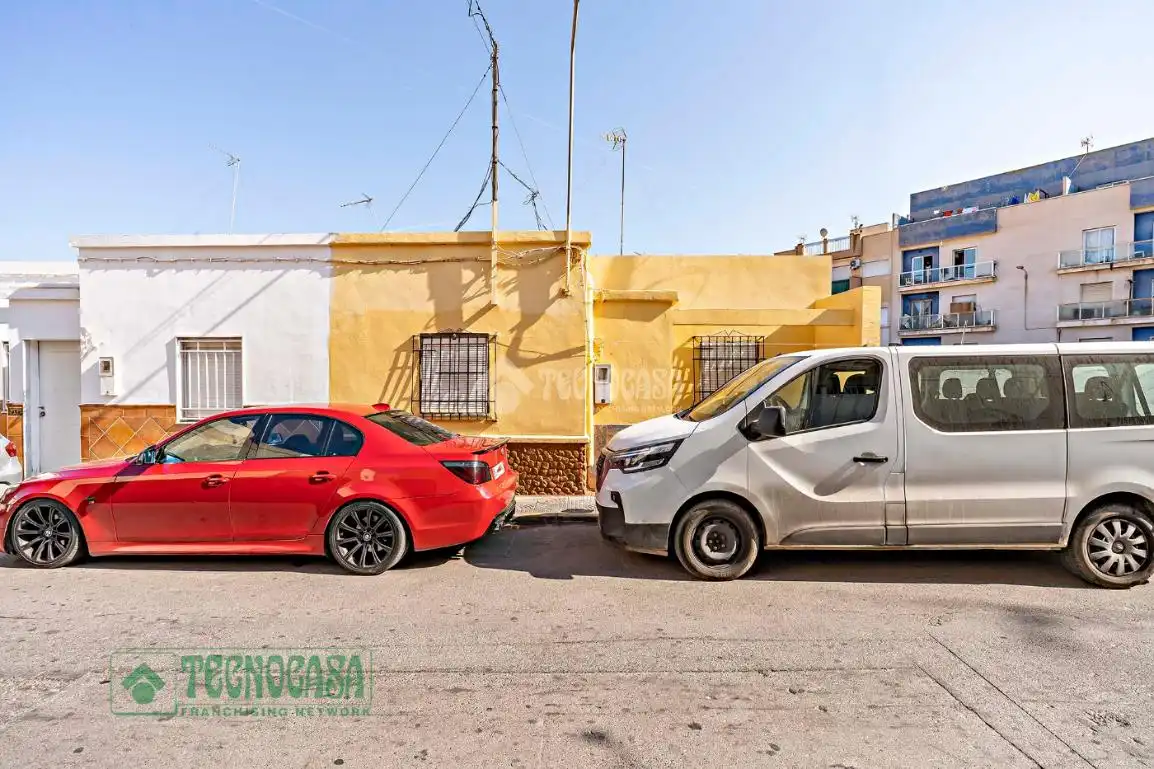 Parking de Casa adosada en venta en Roquetas de Mar