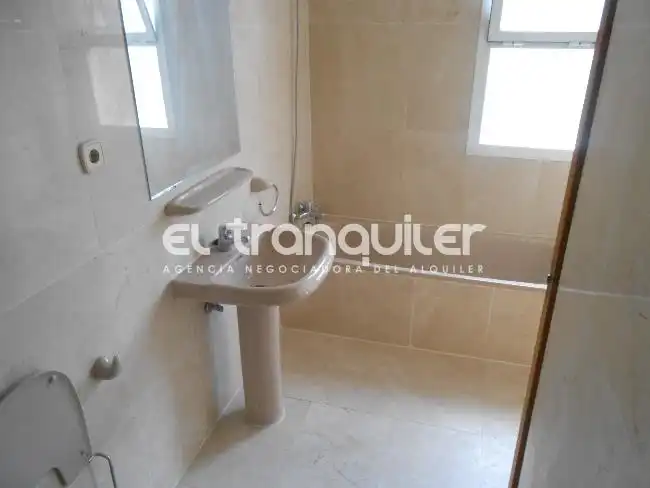 Maisonette zur Miete in Avenida Orense, Los Arroyos