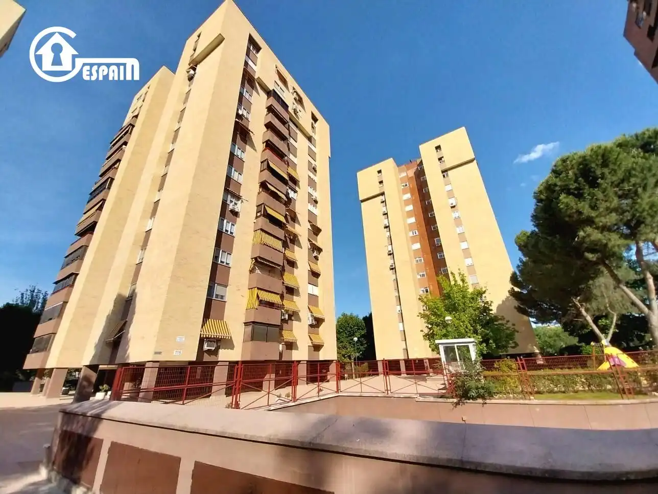 Vista exterior de Pis de lloguer en Madrid amb Calefacció, Jardí privat i Terrassa