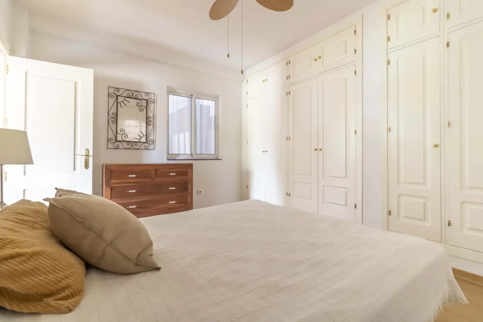 Bedroom of Houses for sale in Carmona  with Air Conditioner, Private garden and Swimming Pool