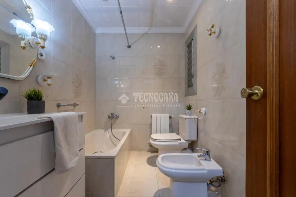 Bathroom of Flat for sale in Tarragona  with Heating and Parquet flooring
