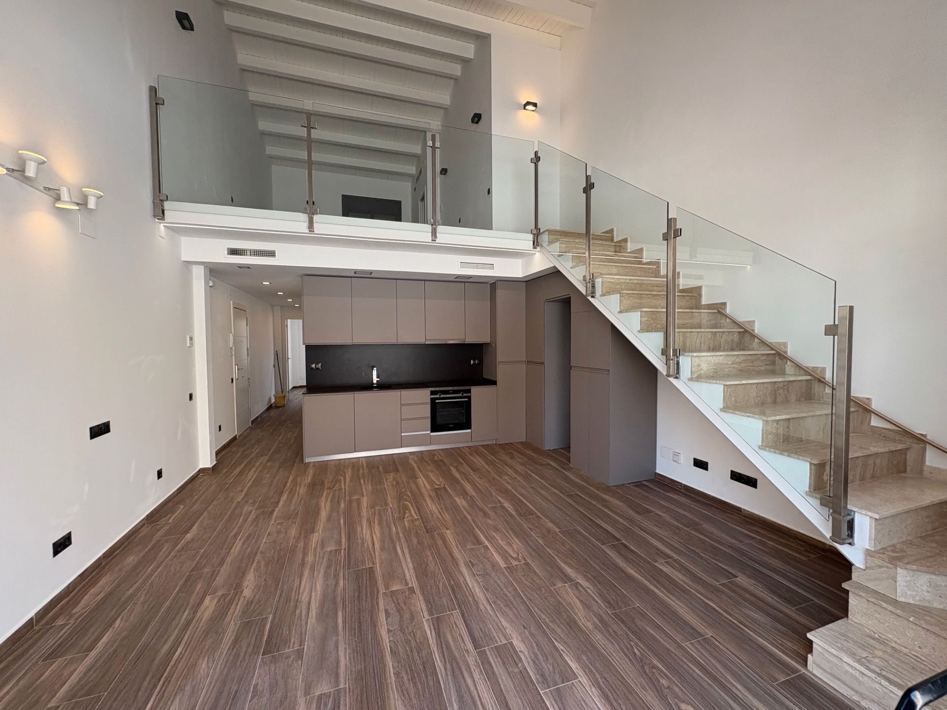 Cuina de Dúplex en venda en Sant Feliu de Llobregat amb Aire condicionat, Calefacció i Terrassa