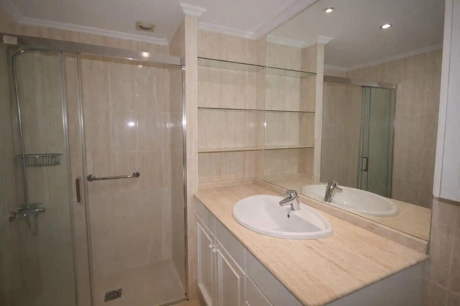 Baño de Piso en venta en Donostia - San Sebastián  con Calefacción, Terraza y Trastero
