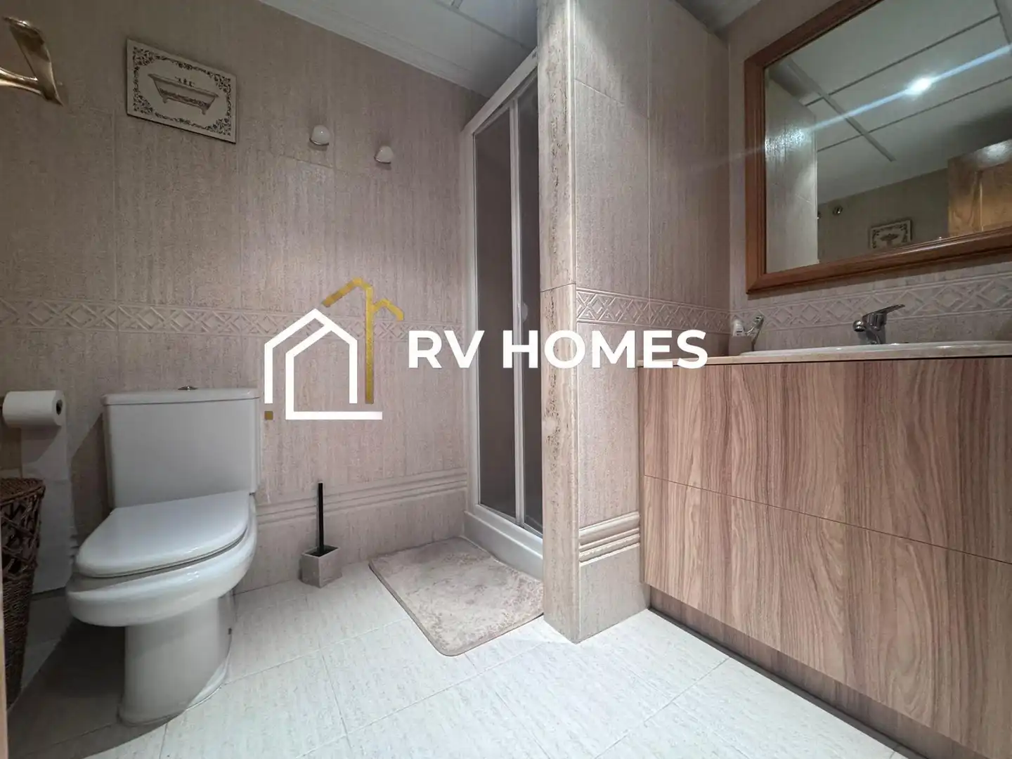 Baño de Piso de alquiler en Cáceres con Aire acondicionado, Calefacción y Jardín privado