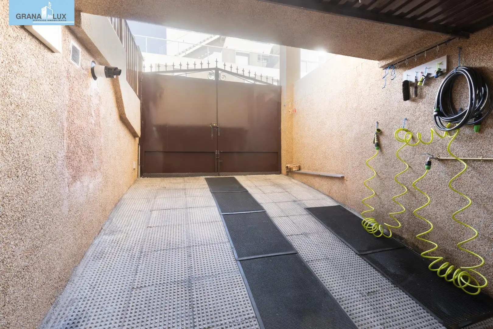 Casa adosada en venda en Armilla amb Calefacció